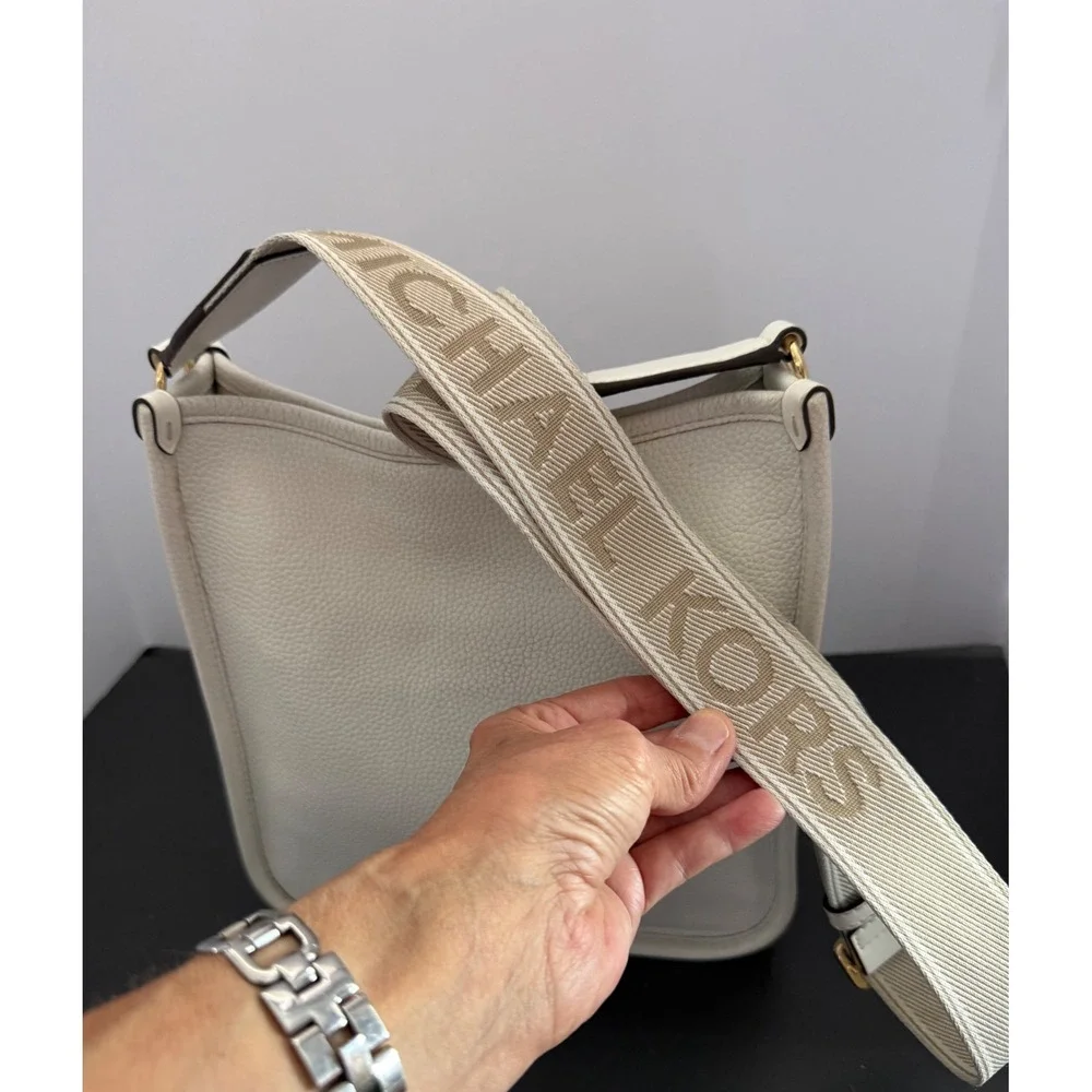 Michael Kors Luisa Messenger Bag White Pebbled Leather Gold Summer Sleek - Picture 6 of 16